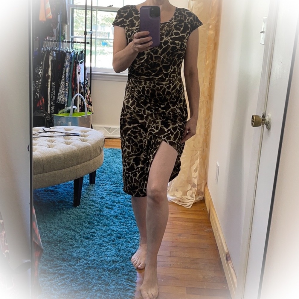 💕Beautiful Ruched Feline Print Sheath Dress💕
